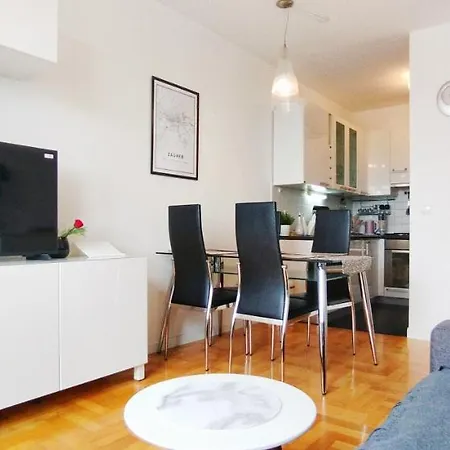 Fountain View Apartment *